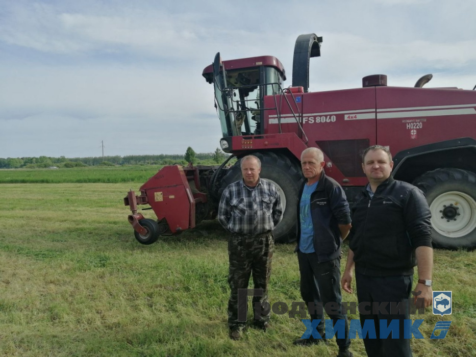 На отделении Эйгерды СУП «Лаздуны-Агро» продолжается заготовка кормов из трав первого укоса
